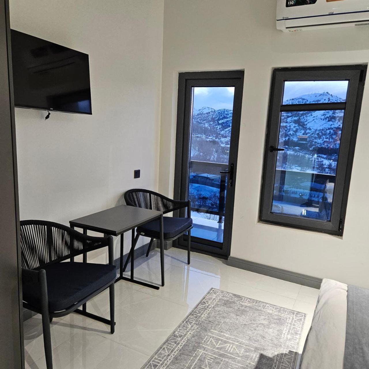 Panorama Lux Guest House Chimgan Bagian luar foto